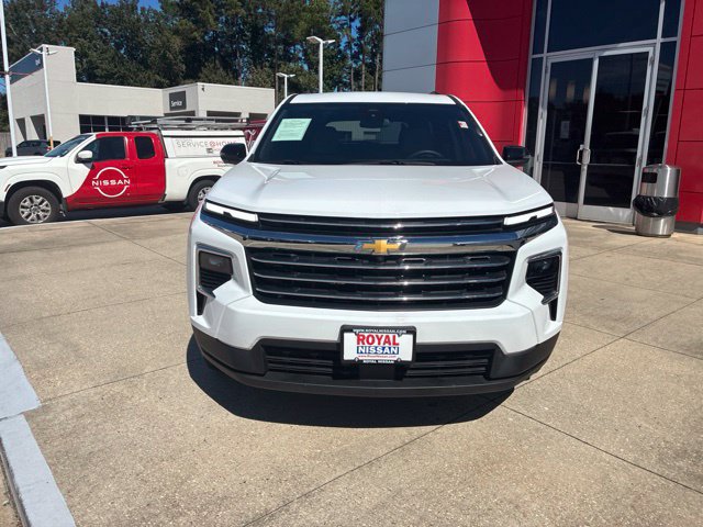 Used 2024 Chevrolet Traverse LT w/ LPO, Floor Liner Package FWD image 2