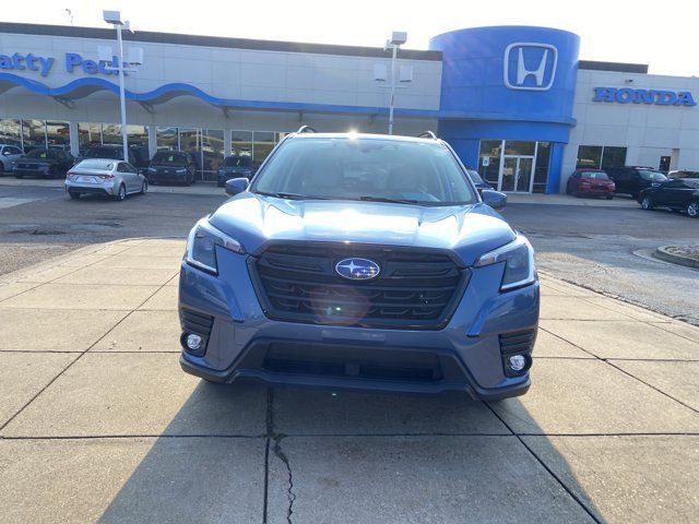 Used 2024 Subaru Forester Premium AWD/4WD image 3