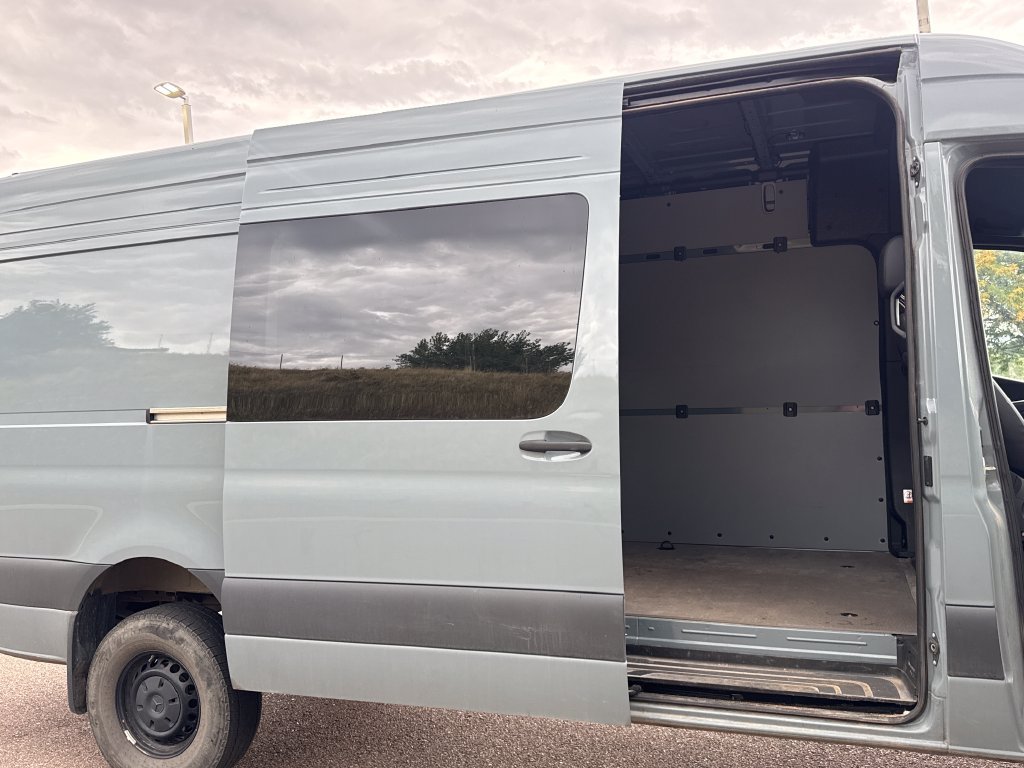 Used 2025 Mercedes-Benz Sprinter 2500 image 24