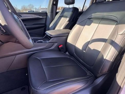 New 2025 Jeep Grand Cherokee L Limited w/ Luxury Tech Group II RWD image 11