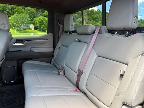 Used 2022 GMC Sierra 1500 SLT w/ SLT Premium Plus Package AWD/4WD image 39