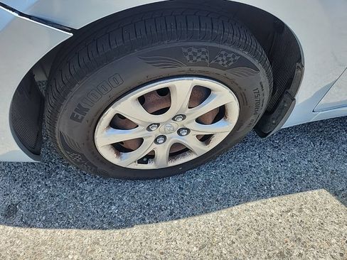 Used 2013 Hyundai Accent GLS FWD image 9