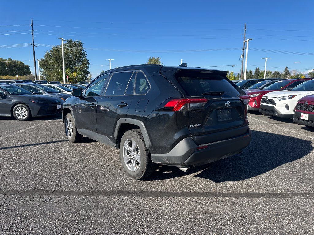 Used 2025 Toyota RAV4 LE AWD/4WD image 3