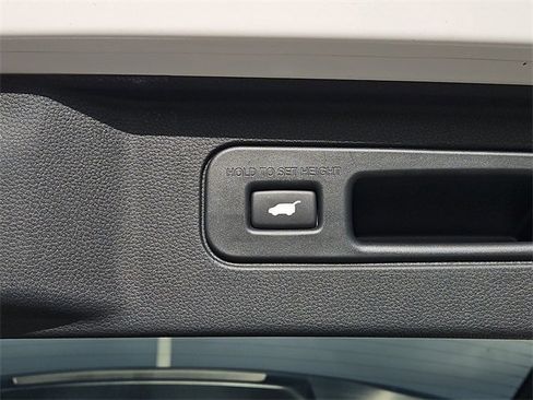 Used 2023 Honda Pilot TrailSport image 7