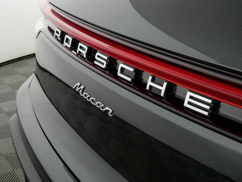 Certified 2026 Porsche Macan AWD/4WD image 38