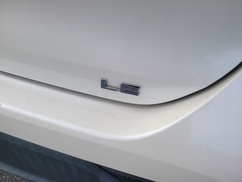 Used 2021 Toyota Highlander LE image 11