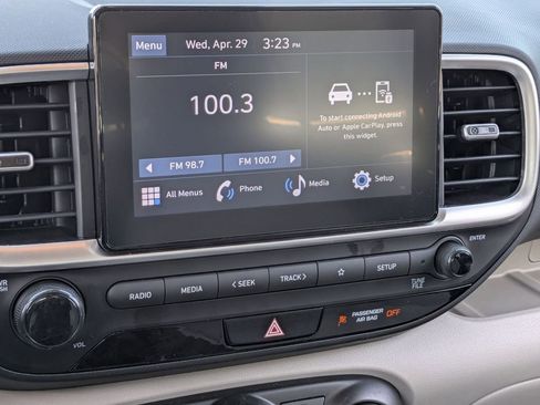 Used 2025 Hyundai Venue SEL FWD image 18