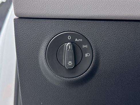 Used 2024 Volkswagen Taos SE w/ Panoramic Sunroof Package image 28