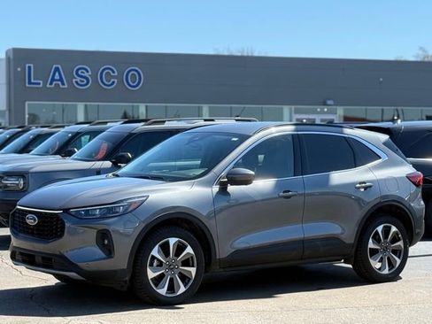 Used 2024 Ford Escape Platinum image 1