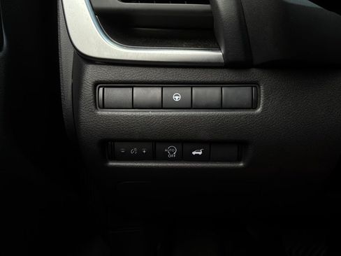 Used 2025 Nissan Rogue SV FWD image 21