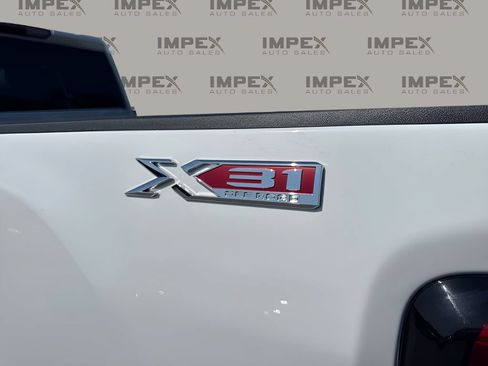 Used 2026 GMC Sierra 2500 SLE w/ SLE Value Package; AWD/4WD image 33