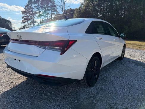 Used 2021 Hyundai Elantra SEL image 5