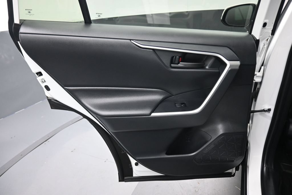 Used 2019 Toyota RAV4 LE FWD image 27