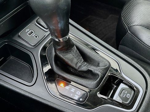 Used 2019 Jeep Cherokee Limited w/ Trailer Tow Group image 17