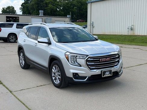 Used 2022 GMC Terrain SLT FWD image 1