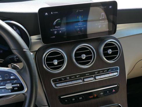 Used 2022 Mercedes-Benz GLC 300 4MATIC w/ Premium Package Lite image 21