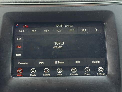 Certified 2019 Jeep Cherokee Latitude Plus w/ Cold Weather Group image 15