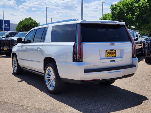 Used 2020 Cadillac Escalade ESV Platinum AWD/4WD image 3