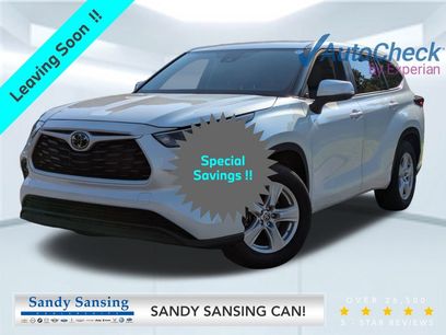 Used 2023 Toyota Highlander LE