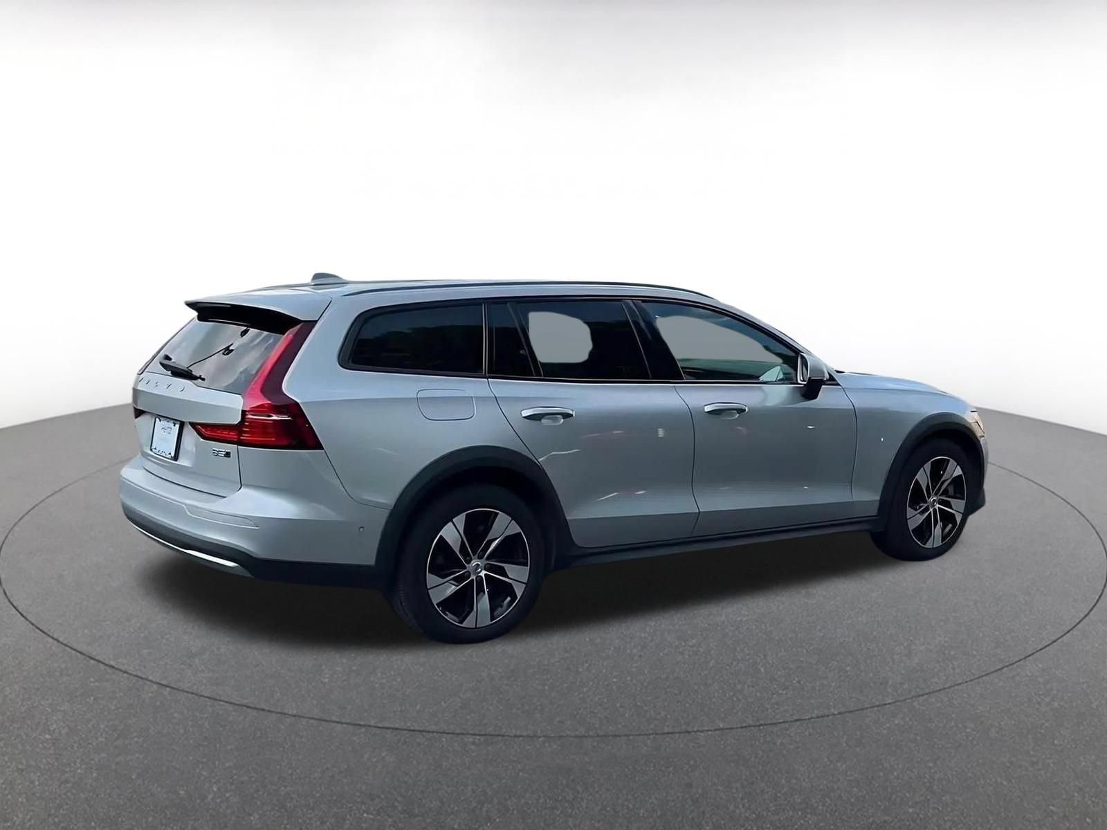 Used 2025 Volvo V60 B5 Cross Country Plus AWD/4WD image 14