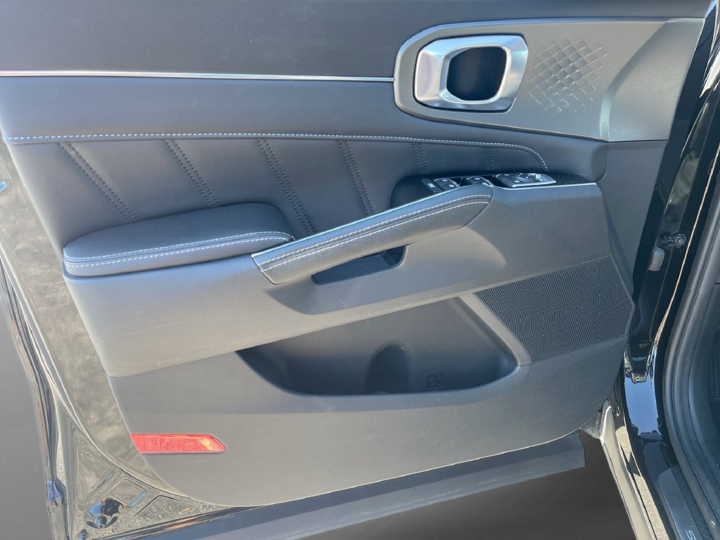 Used 2023 Kia Sorento SX FWD image 39