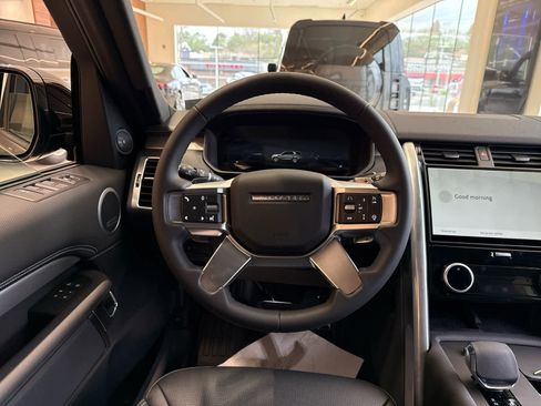 Used 2025 Land Rover Discovery Dynamic SE image 9