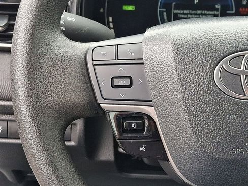 Used 2025 Toyota Camry LE FWD image 18