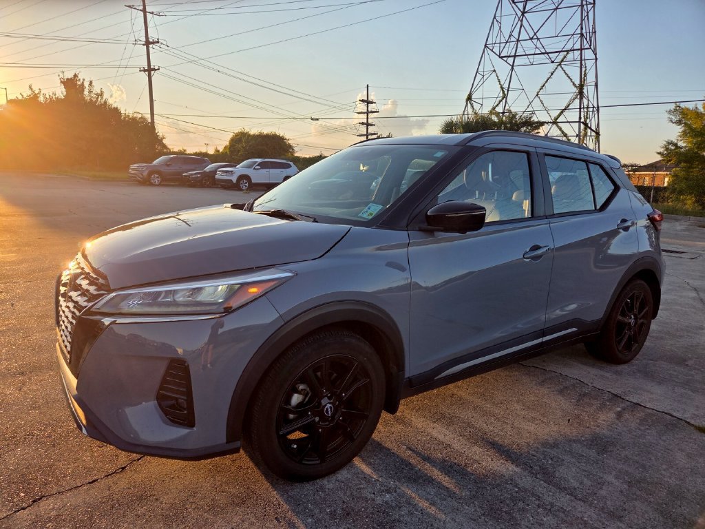 Used 2023 Nissan Kicks SR w/ SR Premium Package FWD image 1