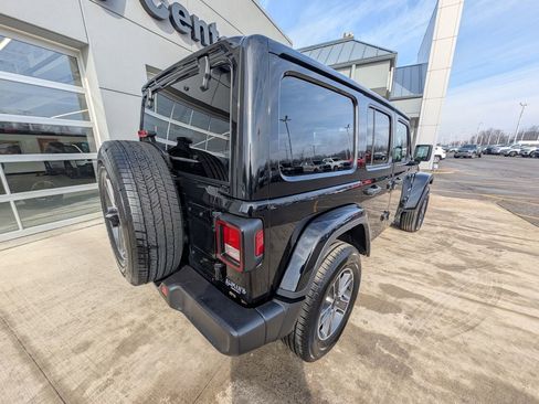 Used 2023 Jeep Wrangler Sahara image 5