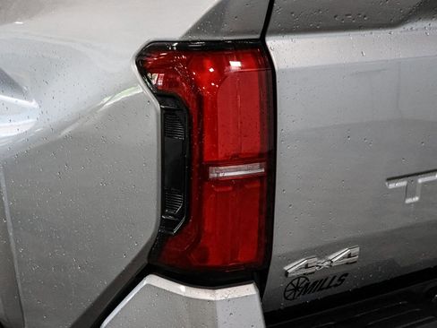 Used 2025 Toyota Tacoma SR5 AWD/4WD image 15