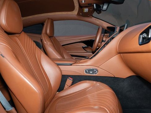 Used 2018 Aston Martin DB11 Coupe image 21