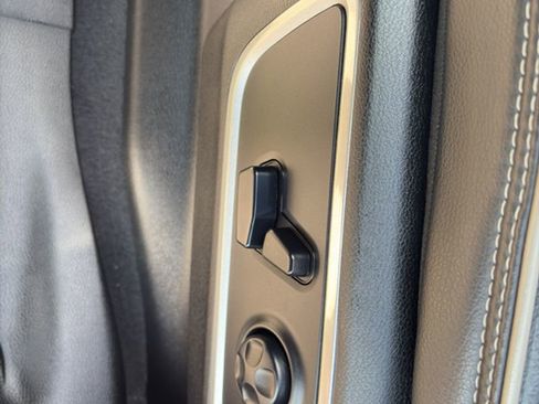 Used 2019 RAM 1500 Laramie image 28