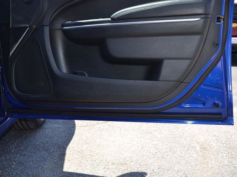Used 2018 Chrysler 300 Touring L AWD/4WD image 38