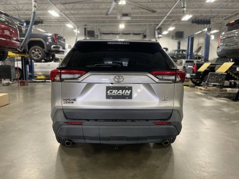 Used 2021 Toyota RAV4 LE image 6