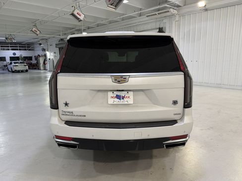 Used 2021 Cadillac Escalade Premium Luxury image 4