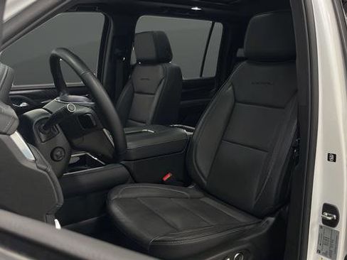 Used 2024 GMC Yukon XL Denali AWD/4WD image 9