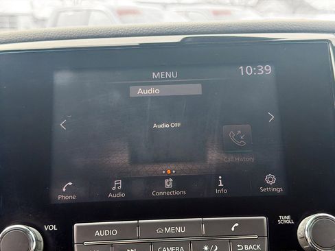 Used 2024 Nissan Titan SV image 15