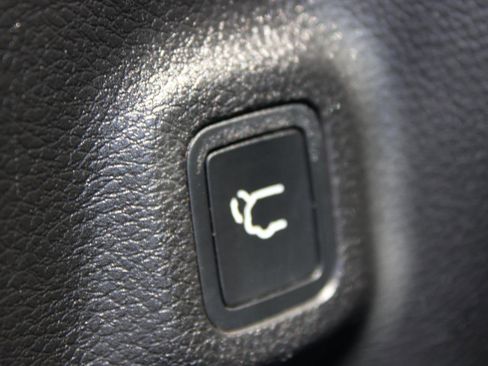 Used 2018 Jeep Compass Trailhawk w/ Safe & Security Group AWD/4WD image 12