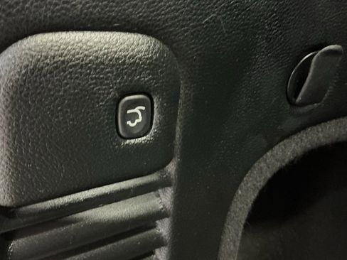 Used 2018 Jeep Grand Cherokee Limited image 32