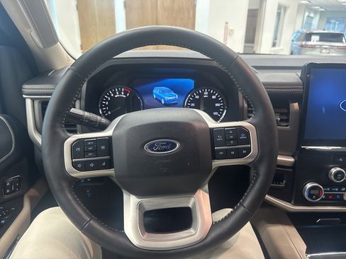 Used 2024 Ford Expedition XLT image 3
