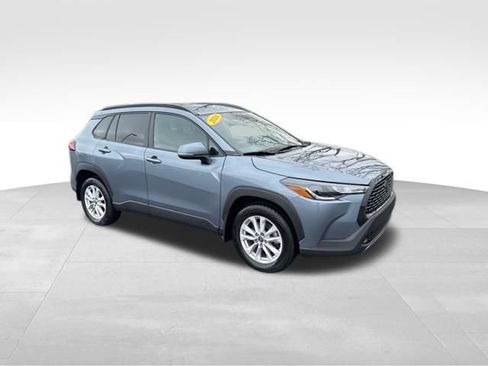 Used 2024 Toyota Corolla Cross LE image 8