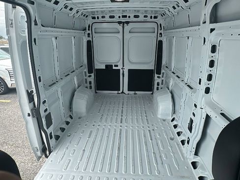 Used 2026 RAM ProMaster 2500 w/ Convenience Group FWD image 37