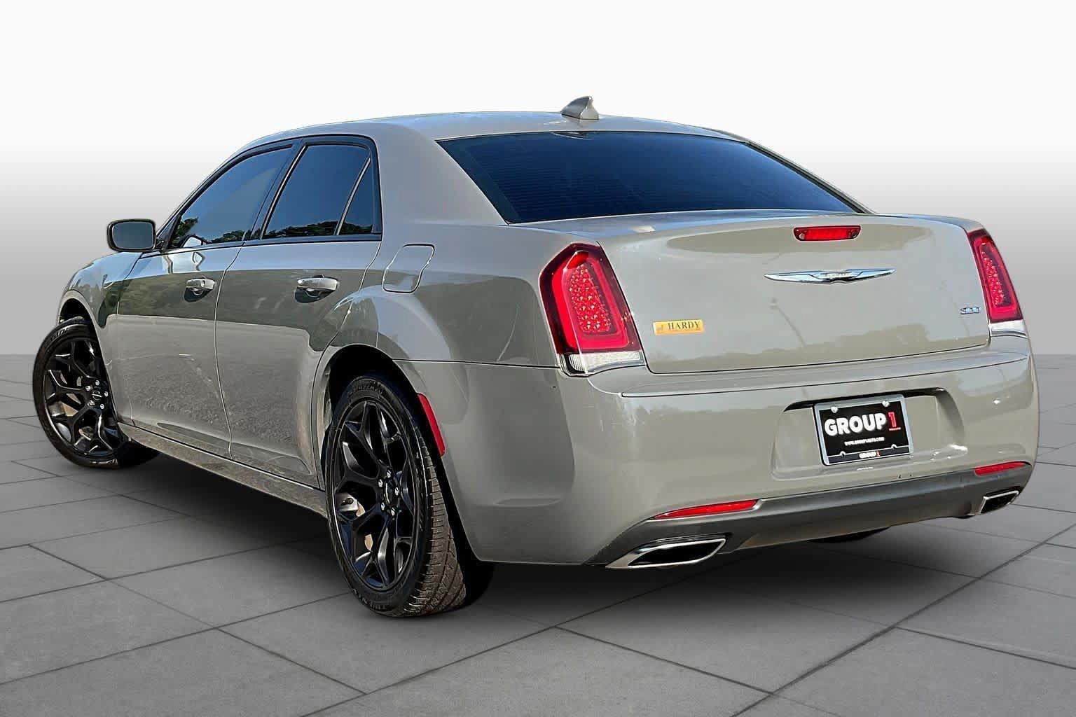 Used 2019 Chrysler 300 Touring w/ Sport Appearance Package RWD image 12