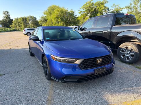 Used 2023 Honda Accord Sport image 2