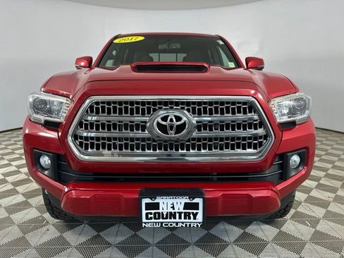 Used 2017 Toyota Tacoma TRD Sport w/ Tow Package (A/T) AWD/4WD image 2
