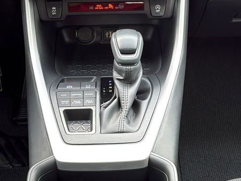 Certified 2025 Toyota RAV4 LE image 25