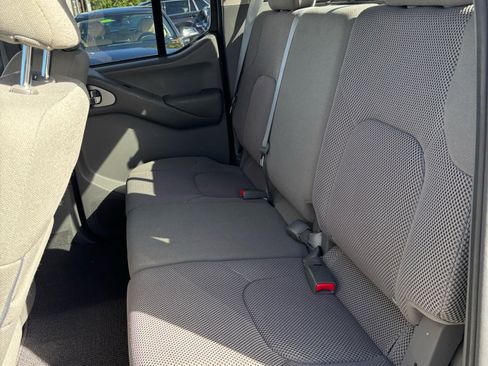 Used 2019 Nissan Frontier SV image 8