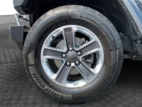 Used 2021 Jeep Wrangler Unlimited Sahara AWD/4WD image 14