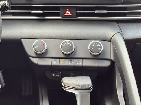 New 2026 Hyundai Elantra SE FWD image 18