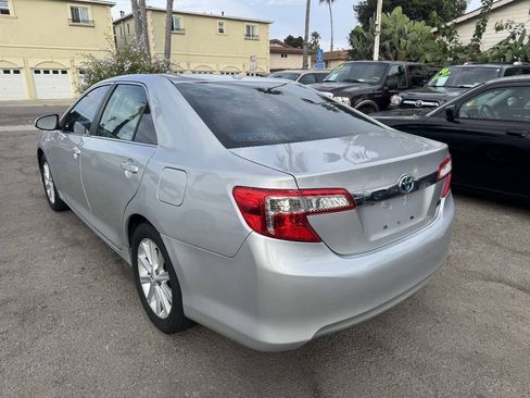 Used 2013 Toyota Camry XLE w/ Convenience Pkg FWD image 4
